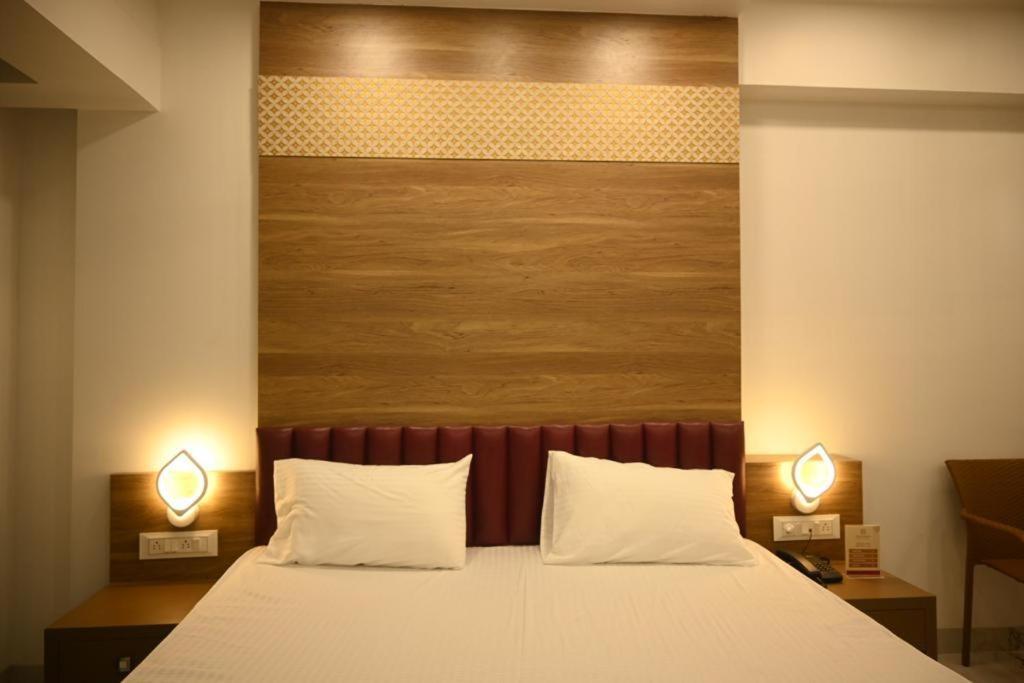 Hotel Prime Square Daund Exterior foto