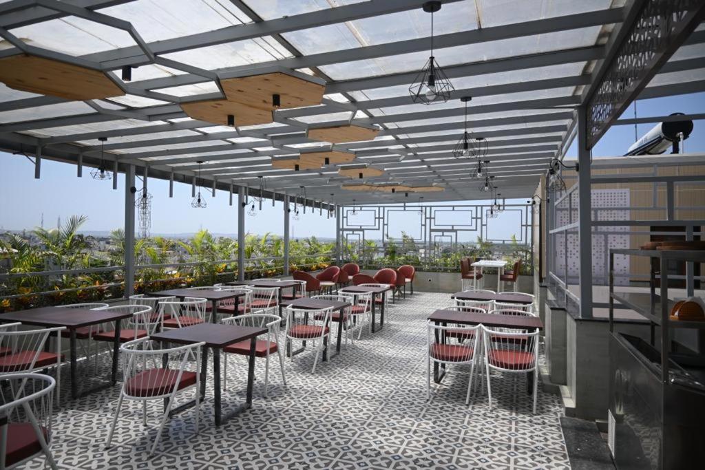 Hotel Prime Square Daund Exterior foto